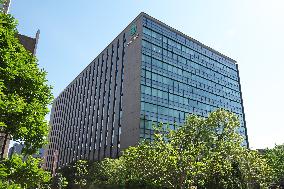Resona Holdings exterior, logo and signage